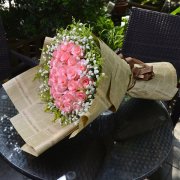 鲜花网订购如何理解12朵粉玫瑰百合花束的象征意